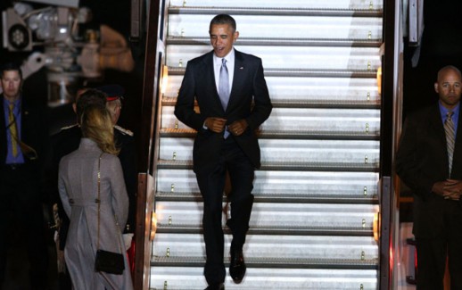 LONDON, ENGLAND - APRIL 21:  US President Barack Obama steps off Air Force One upon arrival at Stansted Airport on April 21, 2016 in London, England. The President and his wife are currently on a four day visit to the UK where they will have lunch with HM Queen Elizabeth II at Windsor Castle and dinner with Prince William and his wife Catherine, Duchess of Cambridge at Kensington Palace. Mr Obama will visit 10 Downing Street on Friday afternoon where he is to hold a joint press conference with British Prime Minister David Cameron and is expected to make his case for the UK to remain inside the European Union.  (Photo by Dan Kitwood/Getty Images)