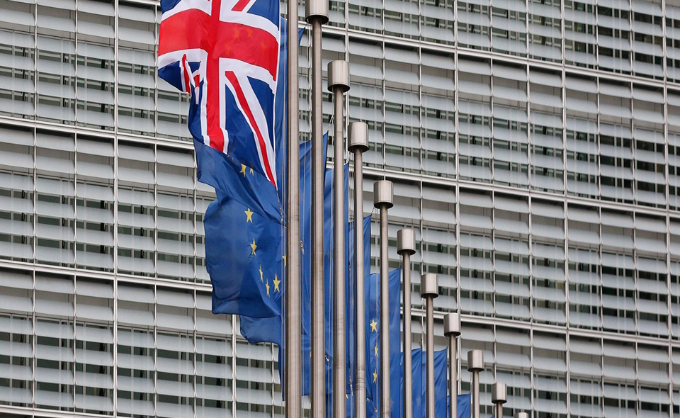 epa05133258 A Union Jack flag flutters next to European Union flags ahead a visits of the British Prime Minister David Cameron at the European Commission in Brussels, Belgium, 29 January 2016. Cameron arived in Brussels for unscheduled talks on a Brexit referendum.  EPA/LAURENT DUBRULE